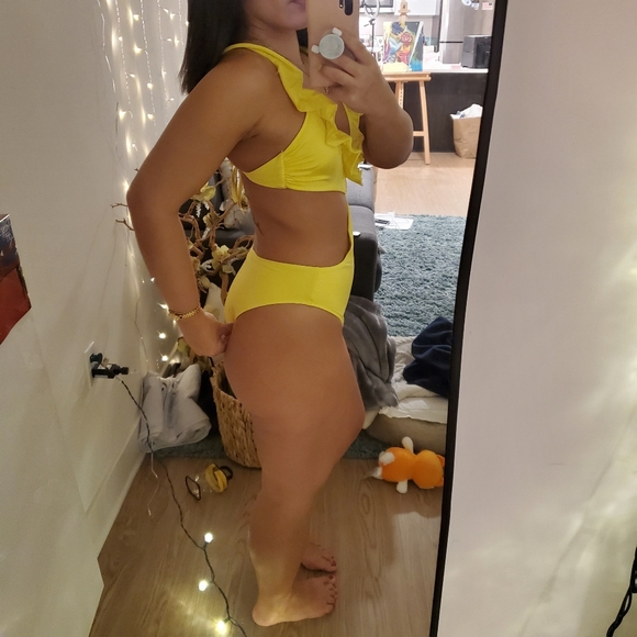 Gorgeous yellow ruffle swimsuit one piece - Picture 3 of 7